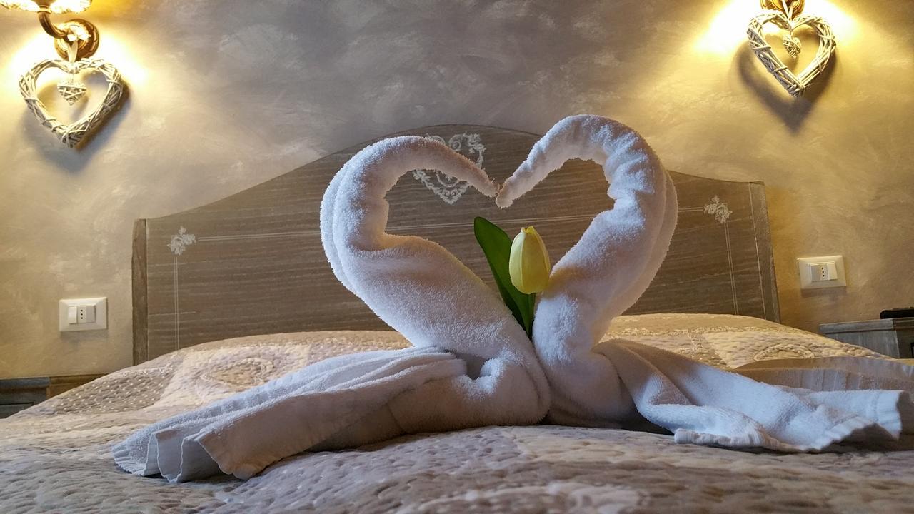 La Casa Delle Rondini Bed & Breakfast Roncoferraro Dış mekan fotoğraf