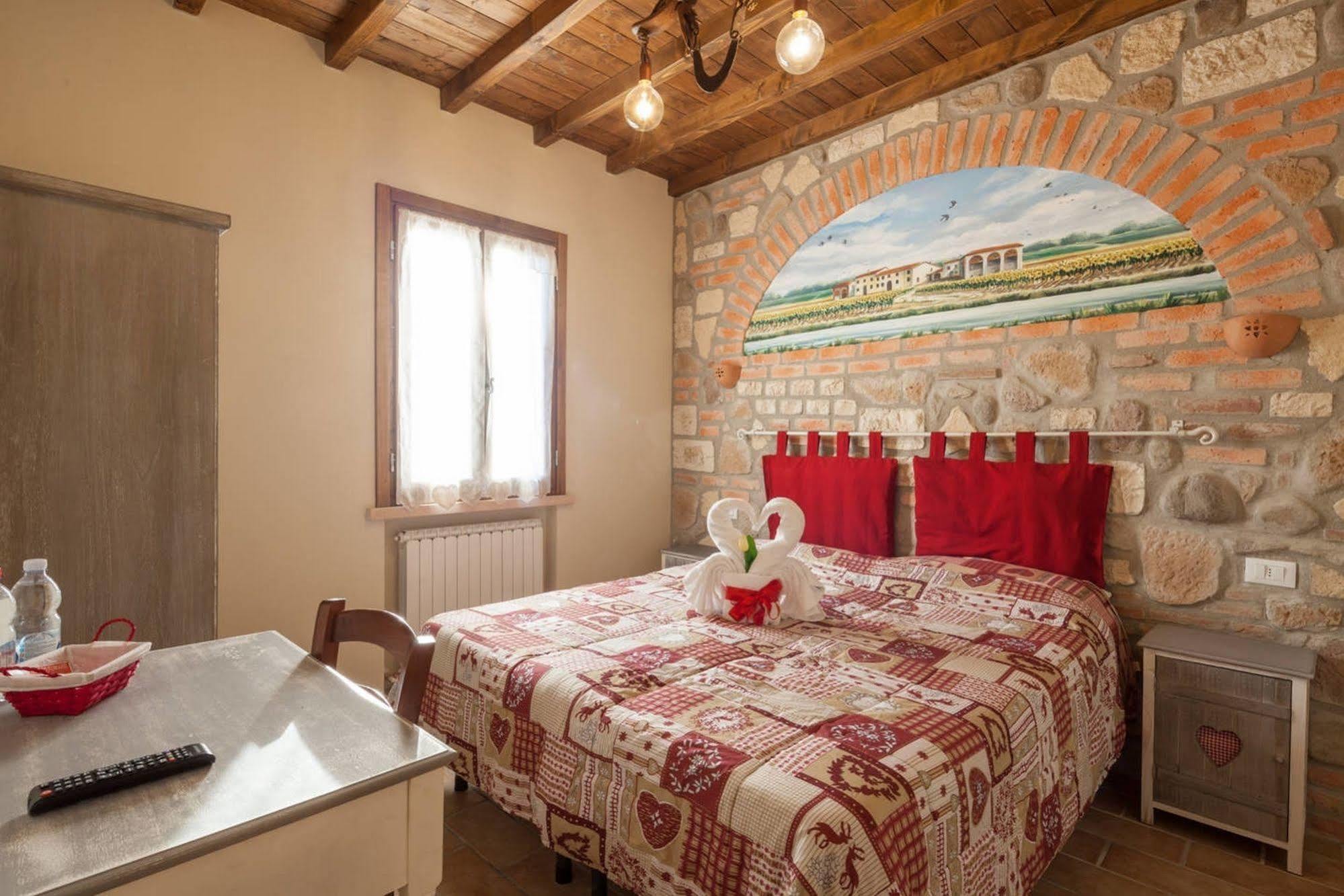 La Casa Delle Rondini Bed & Breakfast Roncoferraro Dış mekan fotoğraf