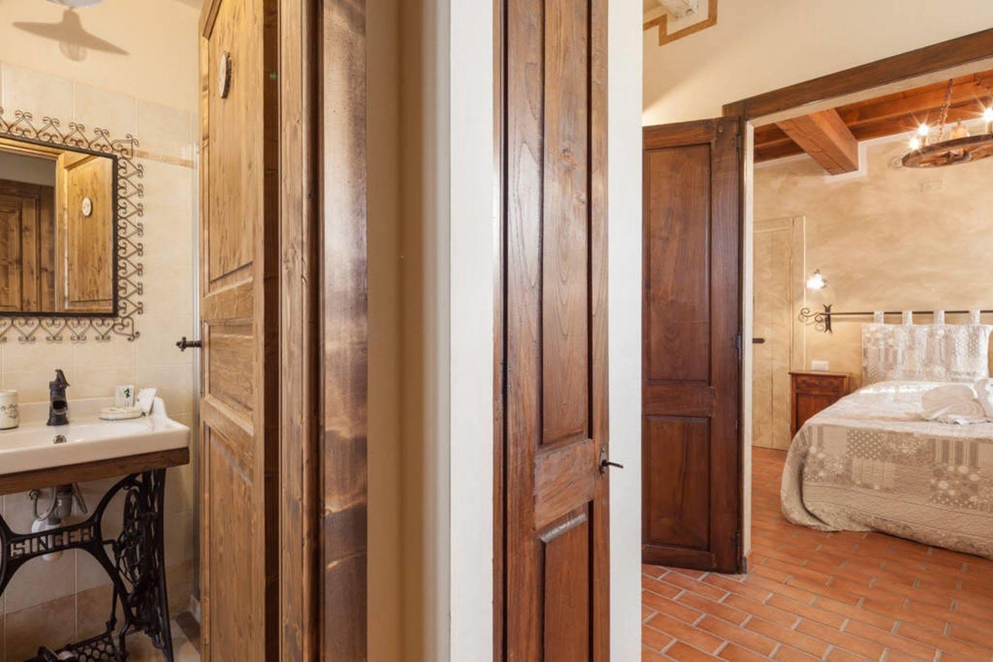 La Casa Delle Rondini Bed & Breakfast Roncoferraro Dış mekan fotoğraf