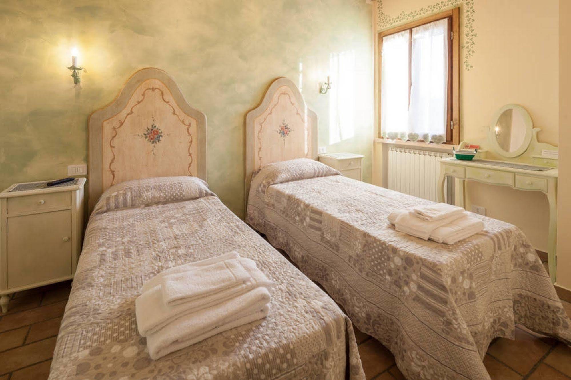 La Casa Delle Rondini Bed & Breakfast Roncoferraro Dış mekan fotoğraf