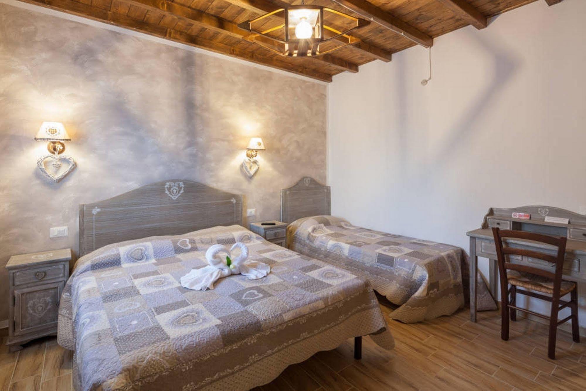 La Casa Delle Rondini Bed & Breakfast Roncoferraro Dış mekan fotoğraf