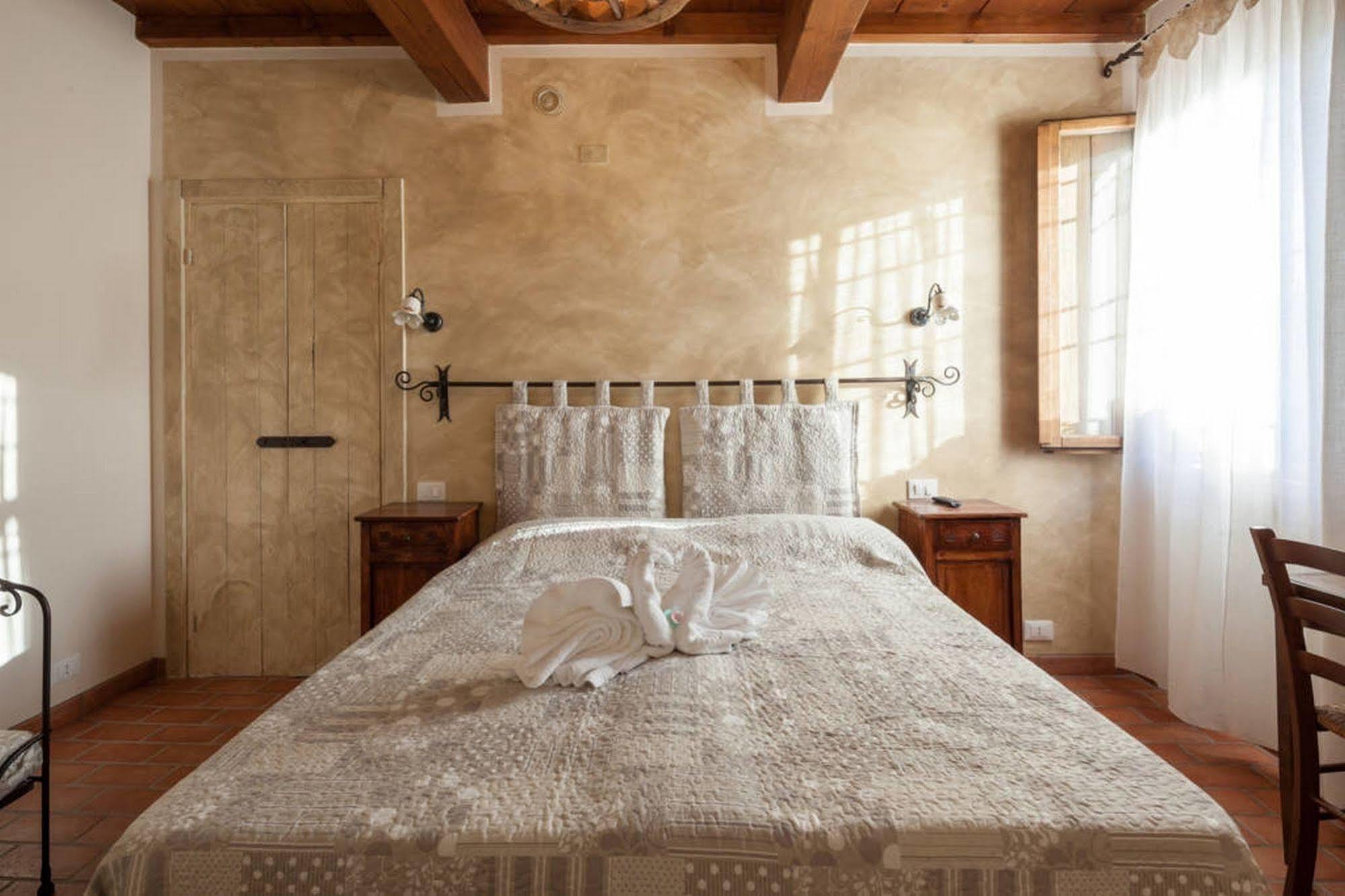 La Casa Delle Rondini Bed & Breakfast Roncoferraro Dış mekan fotoğraf