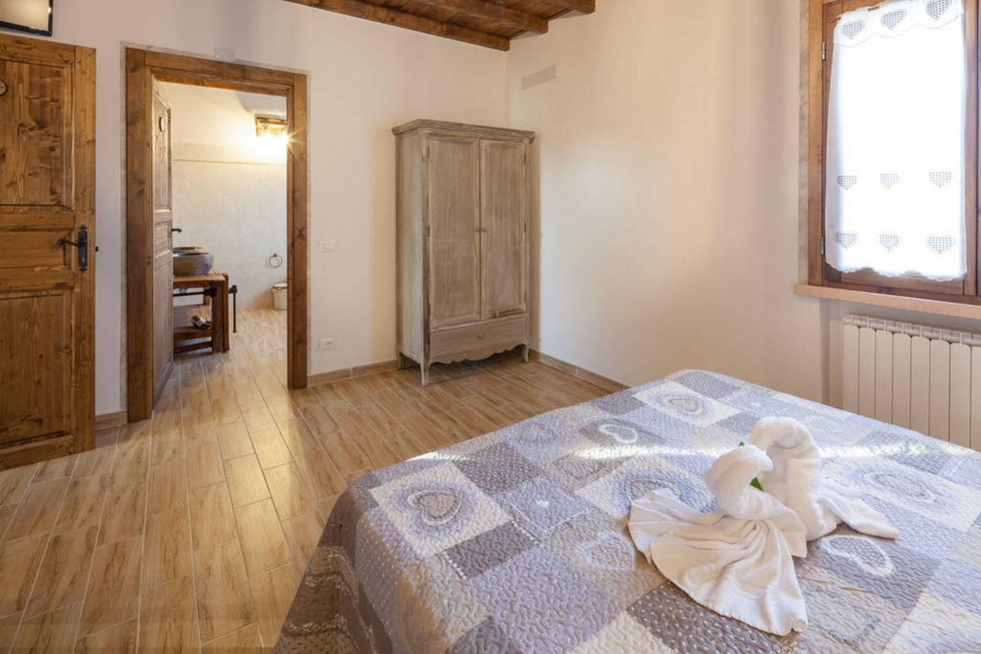 La Casa Delle Rondini Bed & Breakfast Roncoferraro Dış mekan fotoğraf