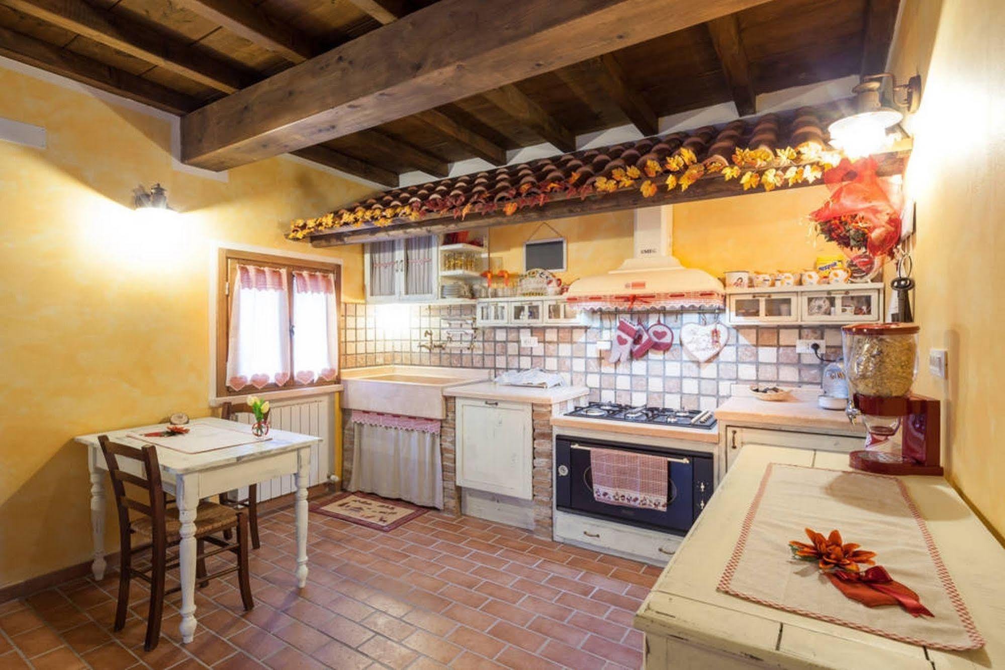 La Casa Delle Rondini Bed & Breakfast Roncoferraro Dış mekan fotoğraf