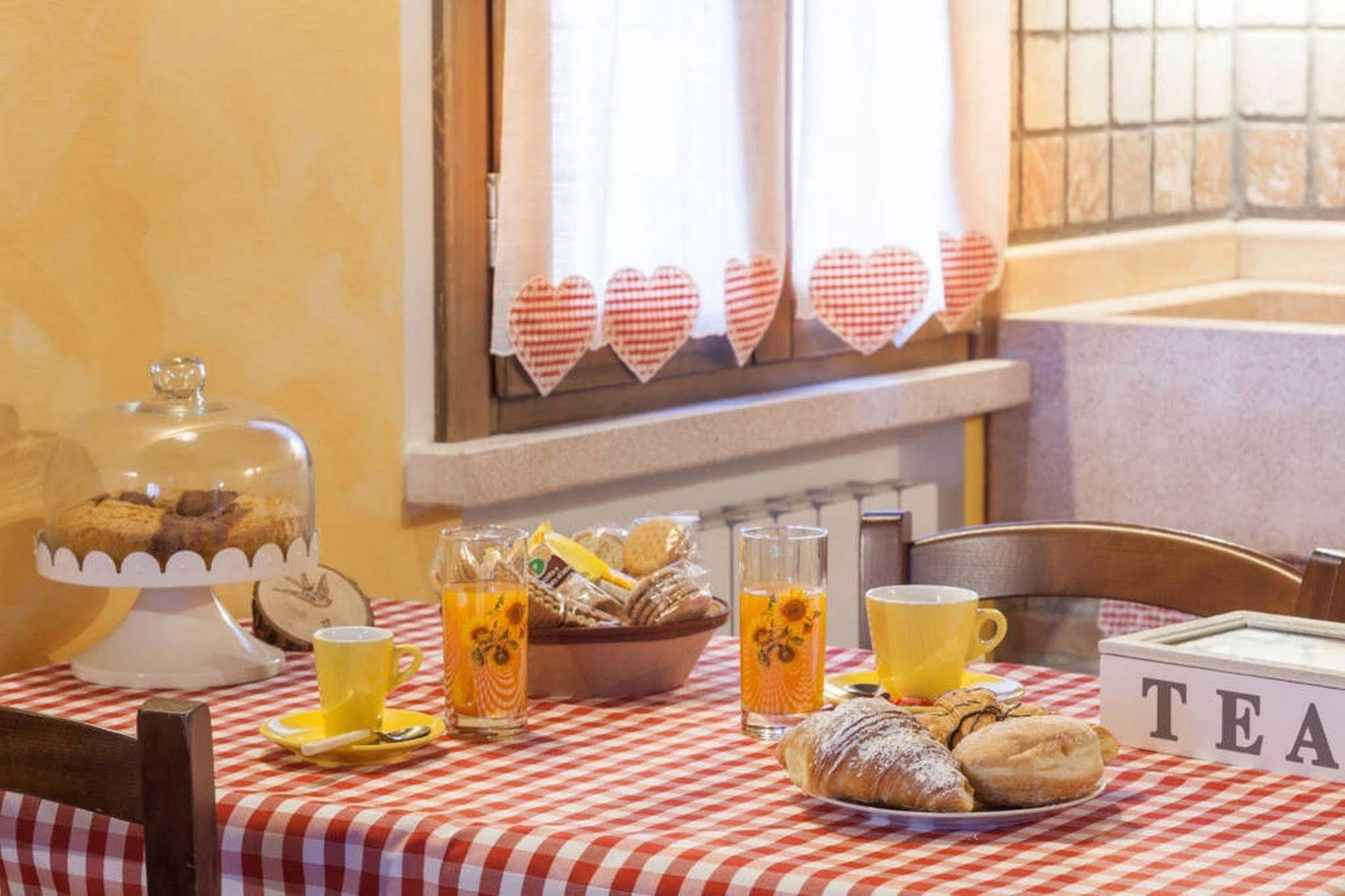La Casa Delle Rondini Bed & Breakfast Roncoferraro Dış mekan fotoğraf