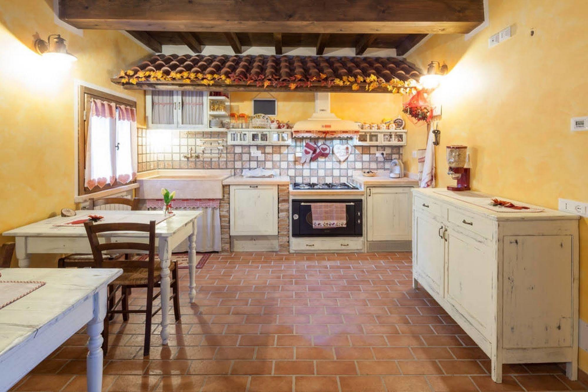 La Casa Delle Rondini Bed & Breakfast Roncoferraro Dış mekan fotoğraf