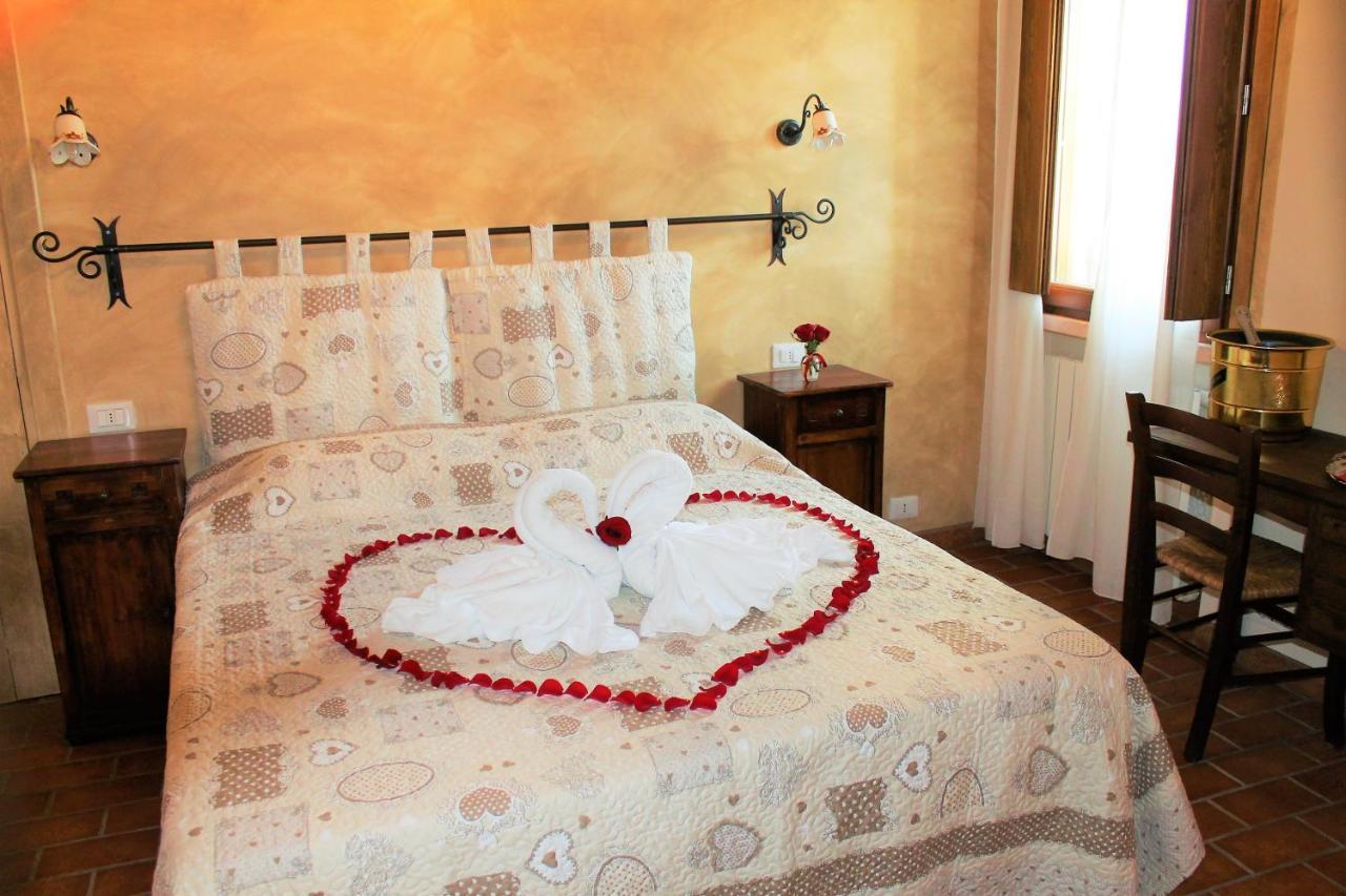 La Casa Delle Rondini Bed & Breakfast Roncoferraro Dış mekan fotoğraf